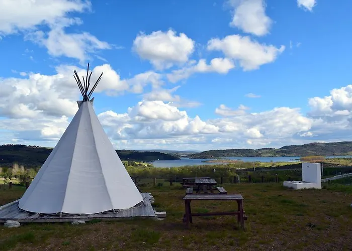 Monte Do Azibo Glamping 캠프장